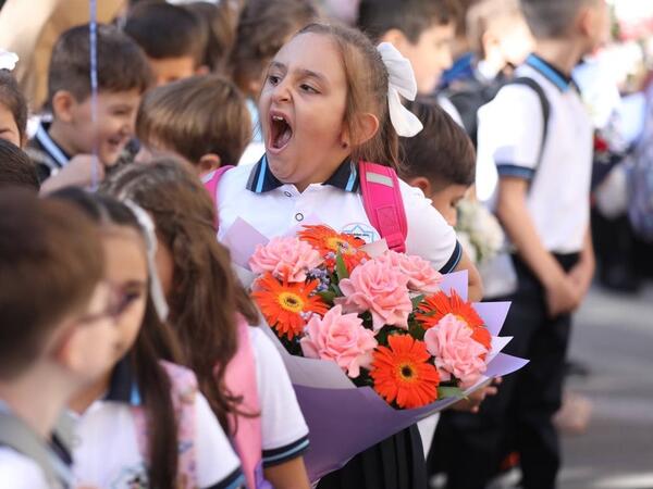 Yeni tədris ilində birincilərin həyəcanı - <span class="color_red">FOTOREPORTAJ</span>