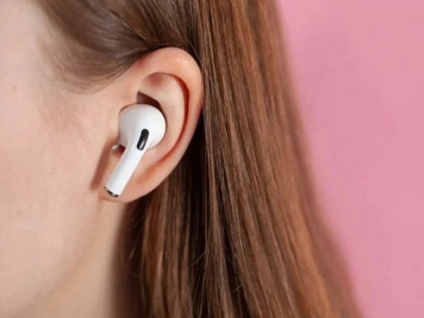 “Apple”dən bir ilk – “AirPods”lar eşitmə cihazına çevriləcək