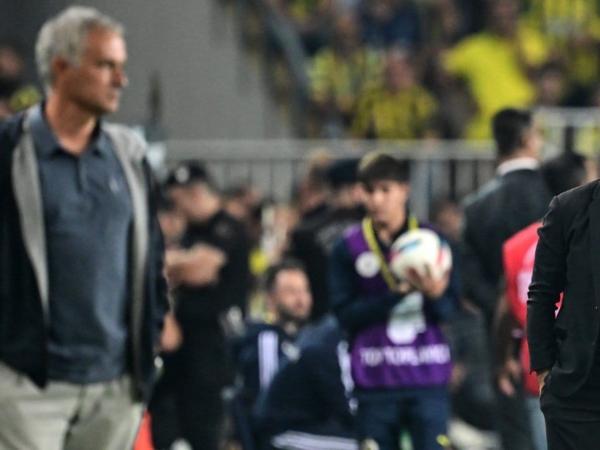 &quot;Qalatasaray&quot;dan &quot;Fənərbağça&quot; və Mourinyoya atmaca - FOTO