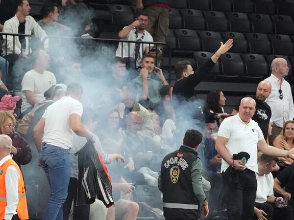 &quot;Fənərbağça&quot; - &quot;Beşiktaş&quot; matçı yarımçıq dayandırılıb