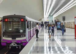 İşdən çıxarılan kanal rəhbəri metroda - FOTO