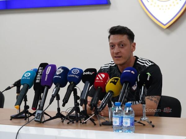 Məsut Özil: &quot;Azərbaycanda belə futbolçular niyə olmasın?&quot;