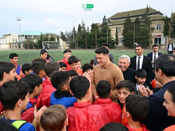 Məsut Özil “Ulduz” Futbol Akademiyasının açıq məşqini izləyib - FOTO