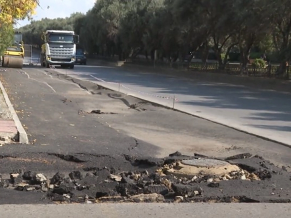 Bakıda yeni asfaltlanan yol ÇÖKDÜ - <span class="color_red">VİDEO</span>