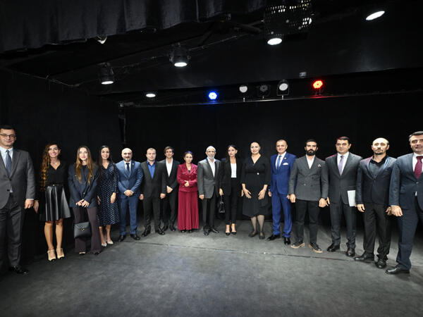 Mehriban Əliyeva Azərbaycan Dövlət Pantomim Teatrında olub - <span class="color_red">FOTO</span>