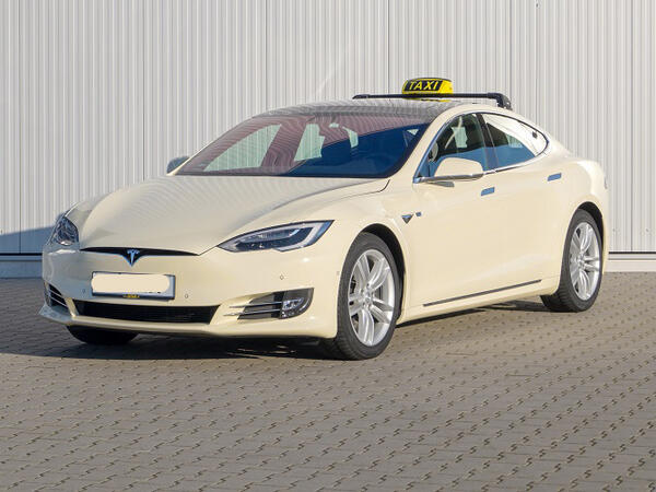 Azərbaycanda yeni taksi şirkəti yaradıldı: Bütün maşınlar &quot;Tesla&quot;dı