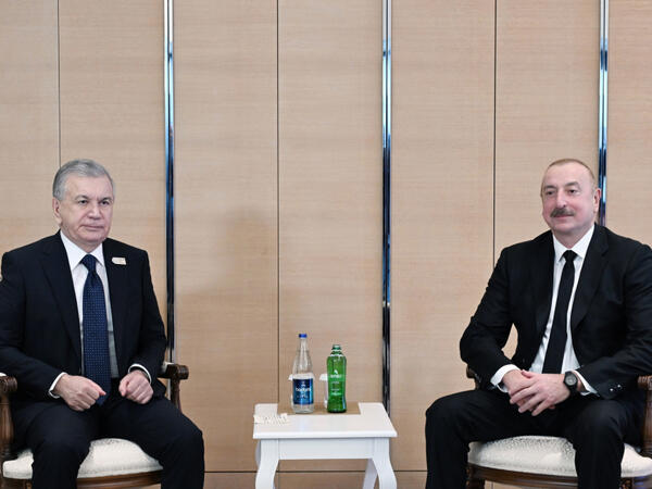 İlham Əliyev və Şavkat Mirziyoyev videobağlantı vasitəsi ilə Xankəndidə tikiş fabrikinin açılışında iştirak ediblər - FOTO