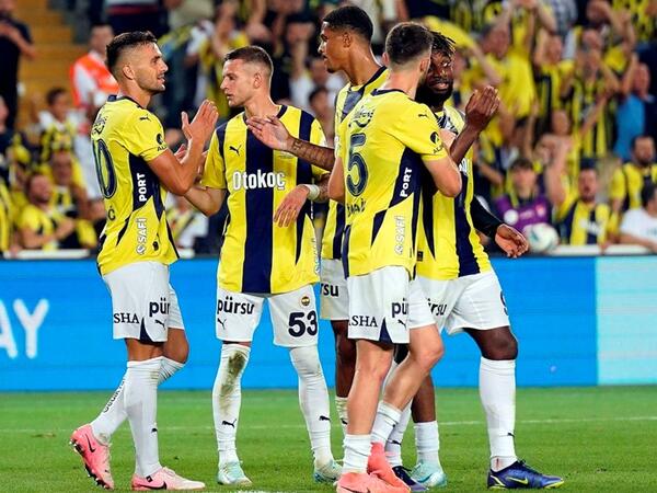 Ulduz futbolçunun Fənərbağçadaki maaşı açıqlandı - Milyonlar qazanır - <span class="color_red">FOTO</span>