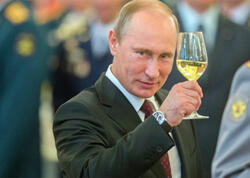 Putin sevimli pivəsinə görə <span class="color_red">sammitə gecikdi - FOTO</span>