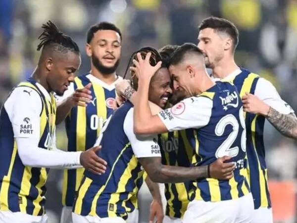 &quot;Fənərbağça&quot; məşhur futbolçusunu geri qaytarır - FOTO