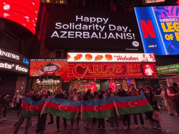 ABŞ-nin “Times” meydanında Dünya Azərbaycanlılarının Həmrəyliyi Günü aksiyası keçirildi - VİDEO - FOTO