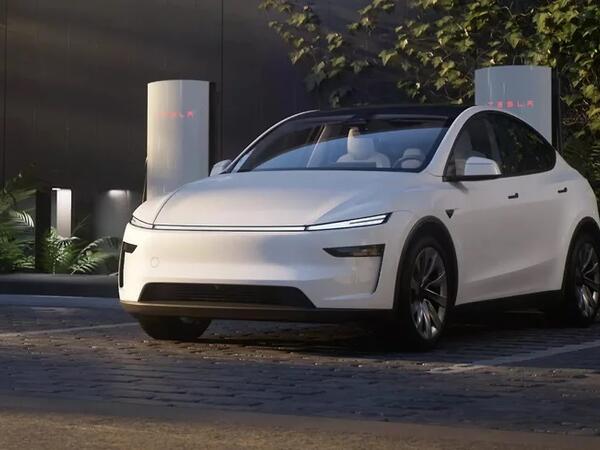 Tesla yeni modelini təqdim etdi - FOTO