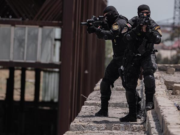 Polis əməliyyatlar keçirdi - Çox sayda saxlanılan var - FOTO