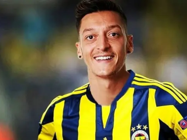 &quot;Fənərbağça&quot; prezidentindən Mesut Özilə 9 milyonluq jest - Görün nə hədiyyə etdi - FOTO