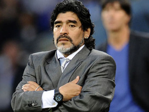 Maradona qızlarını məhkəməyə verib